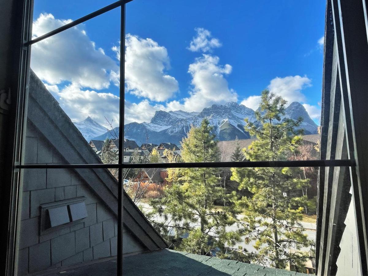 Renovated Chalet At Mystic Springs, Mountain Views, Pets Welcome! Canmore Kültér fotó