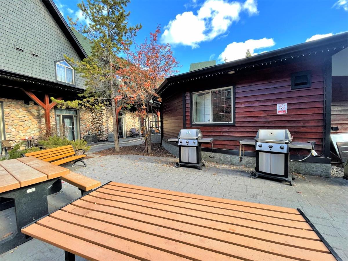 Renovated Chalet At Mystic Springs, Mountain Views, Pets Welcome! Canmore Kültér fotó