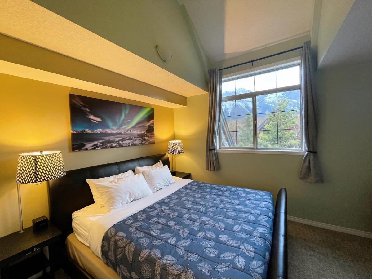Renovated Chalet At Mystic Springs, Mountain Views, Pets Welcome! Canmore Kültér fotó