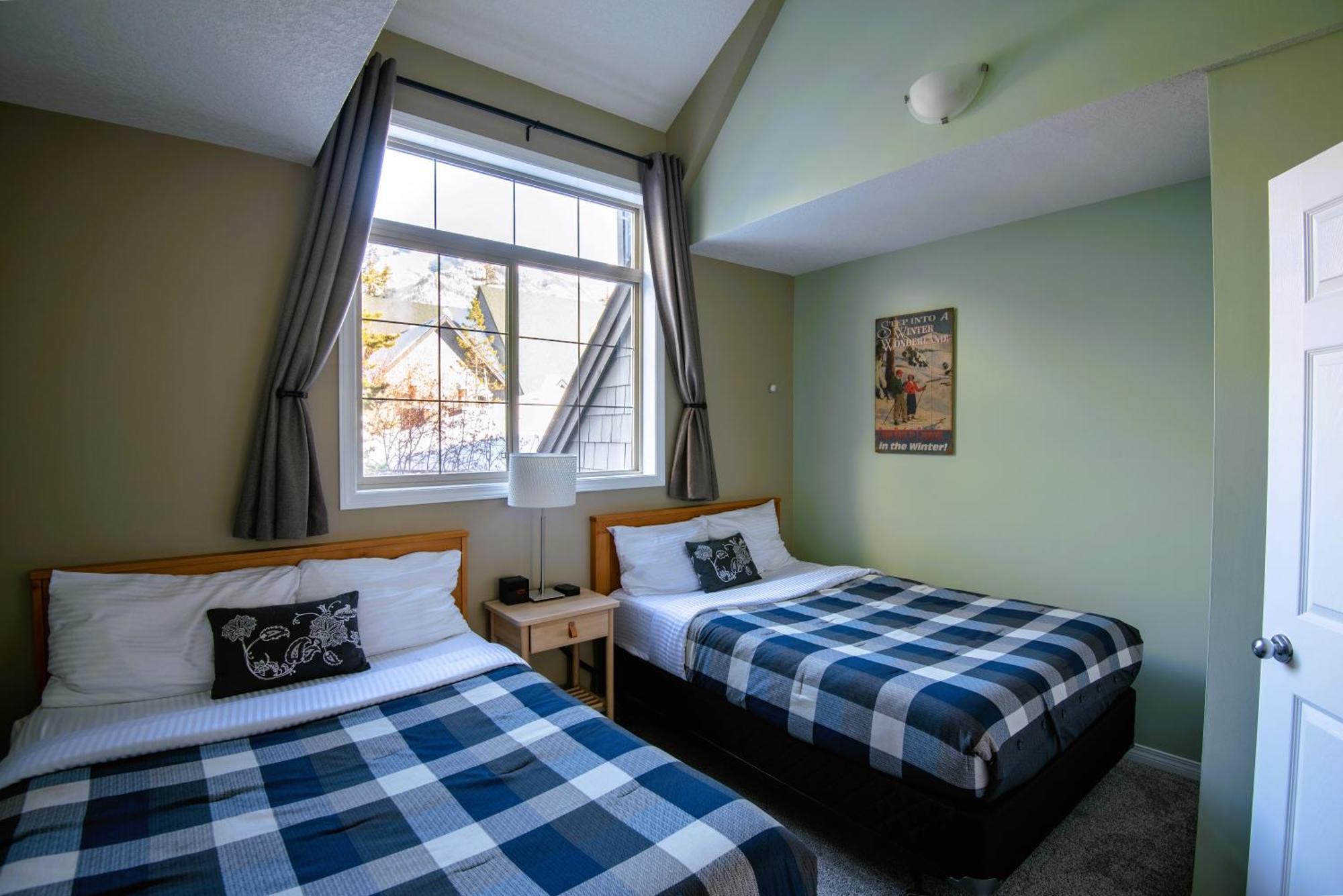 Renovated Chalet At Mystic Springs, Mountain Views, Pets Welcome! Canmore Kültér fotó
